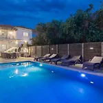 Ruvelis Private Pool Villa Fiolítis