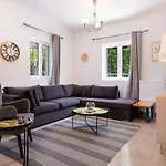 Ruvelis Private Pool Villa Fiolítis