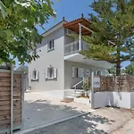 Ruvelis Private Pool *