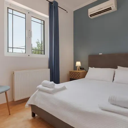 Ruvelis Private Pool