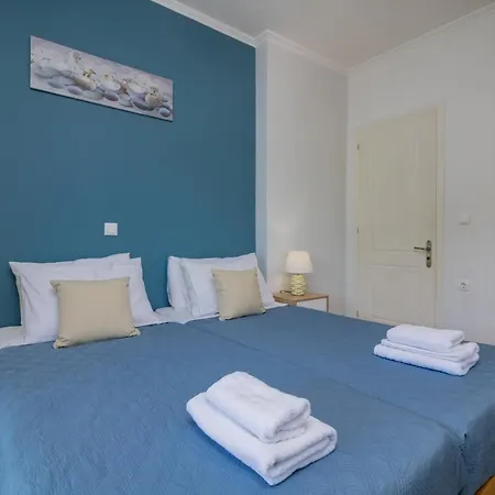 Ruvelis Private Pool Fiolitis