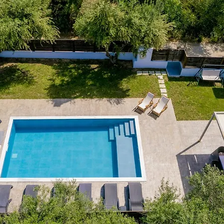 Ruvelis Private Pool *