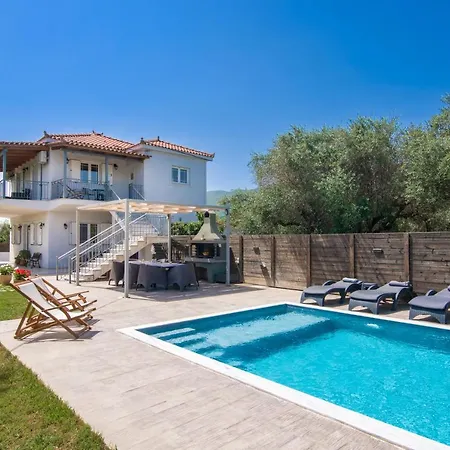 Ruvelis Private Pool Villa *